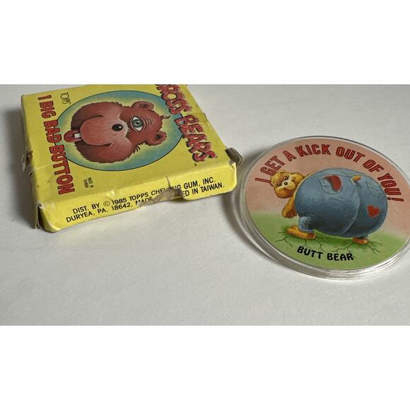 1985 Topps Gross Bears BUTT BEAR Vintage Big Bad Button Pin Garbage Pail Kids - Picture 4 of 5